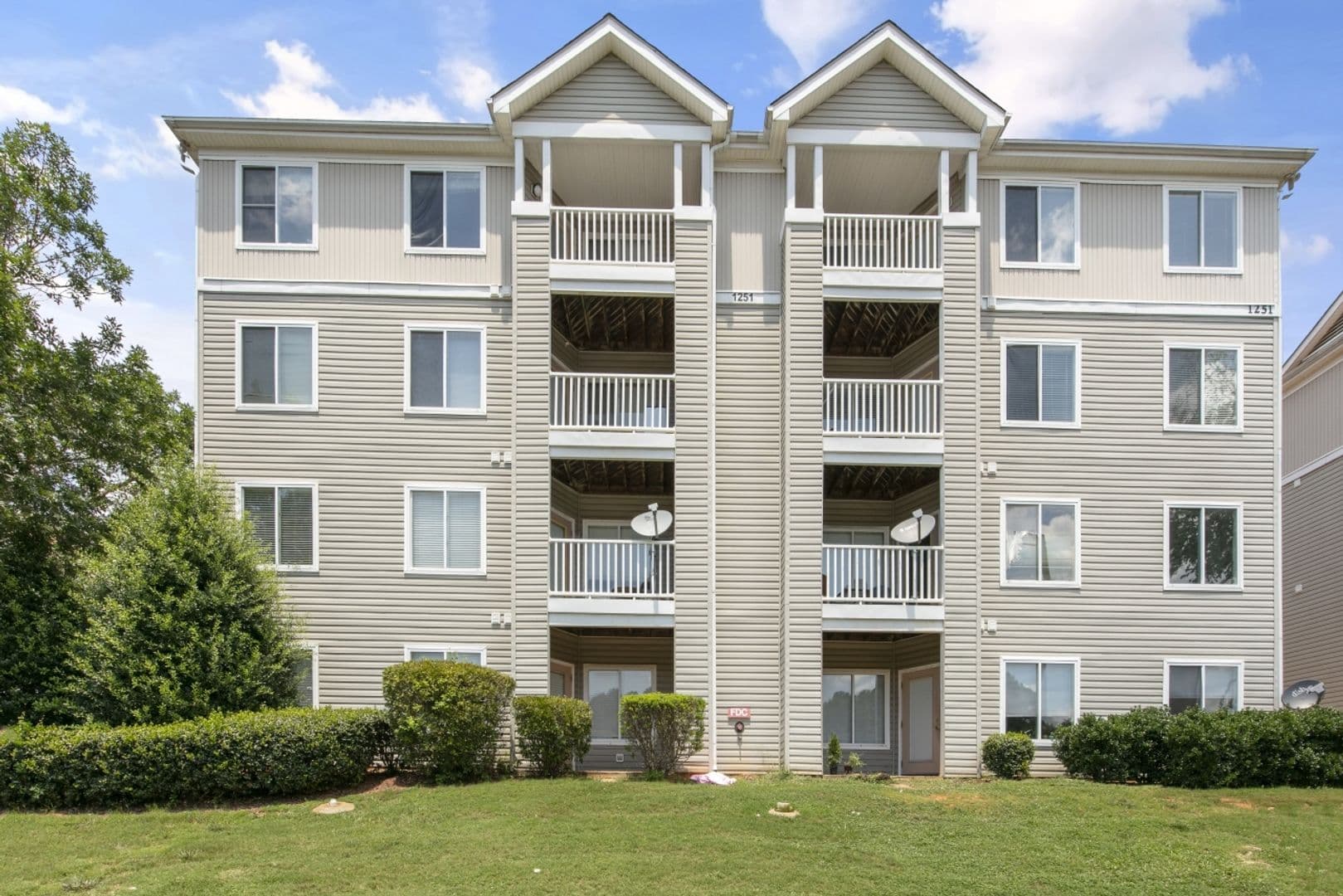 Raleigh House: 1251 #002 University Ct