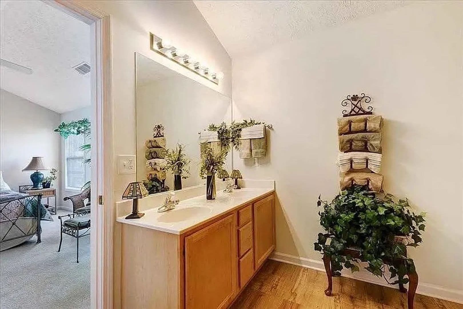 Cumming House: 3032 Kentmere Dr