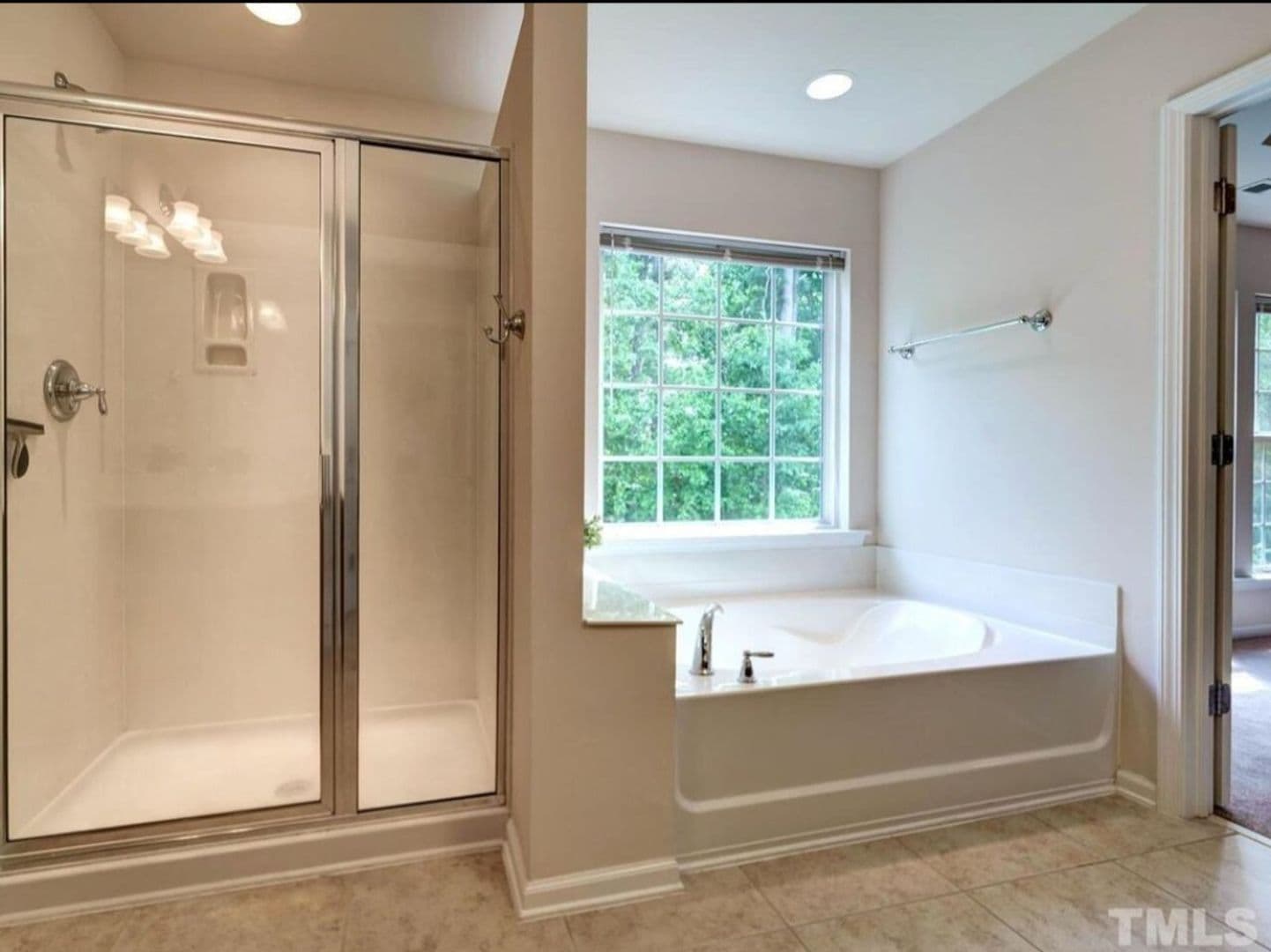Cary House: 8627 Macedonia Lake Dr