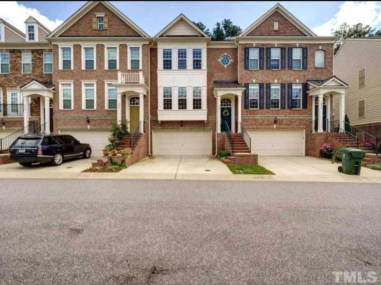 Cary House: 8627 Macedonia Lake Dr