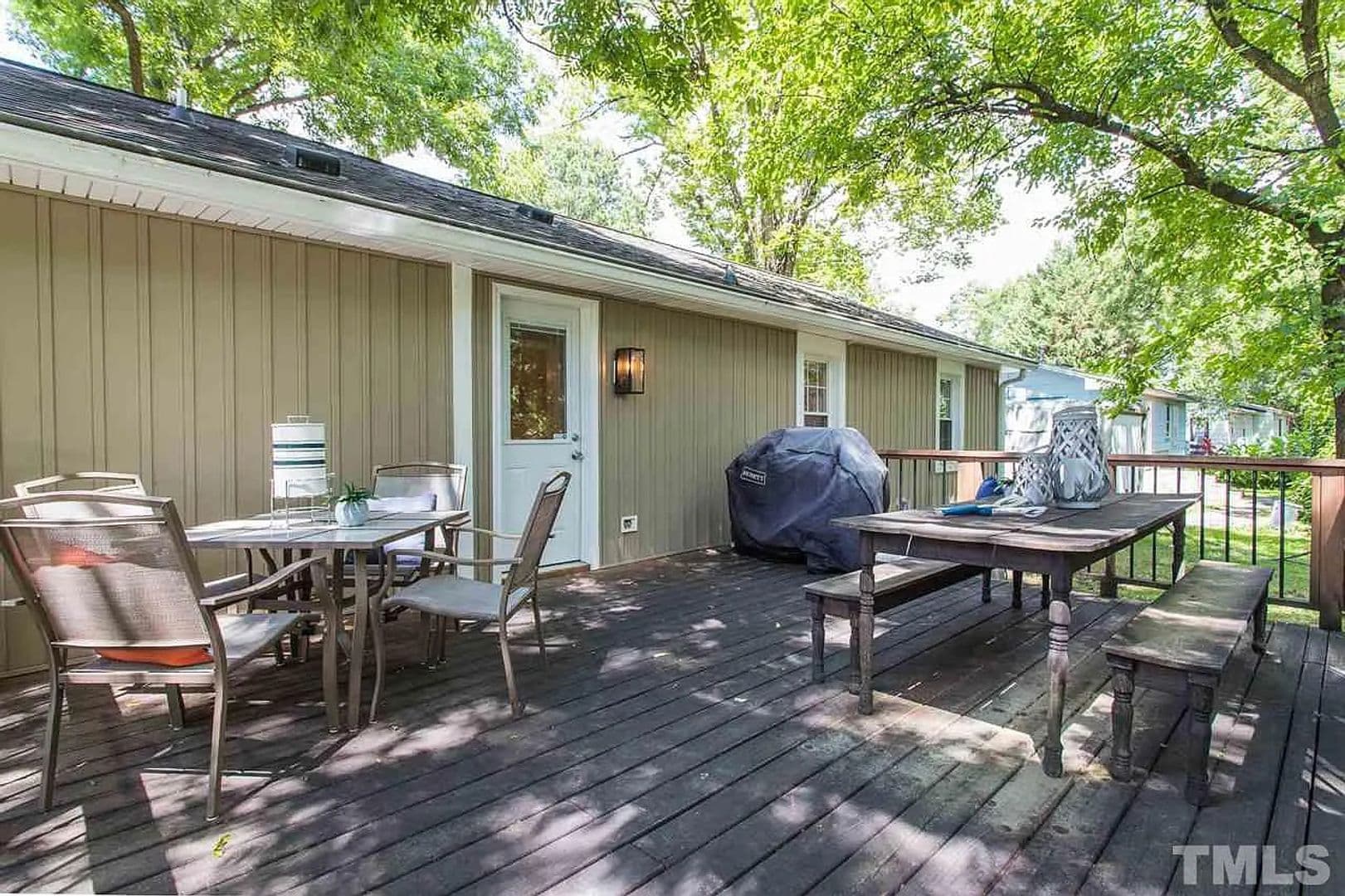 Raleigh House: 2923 Okelly St