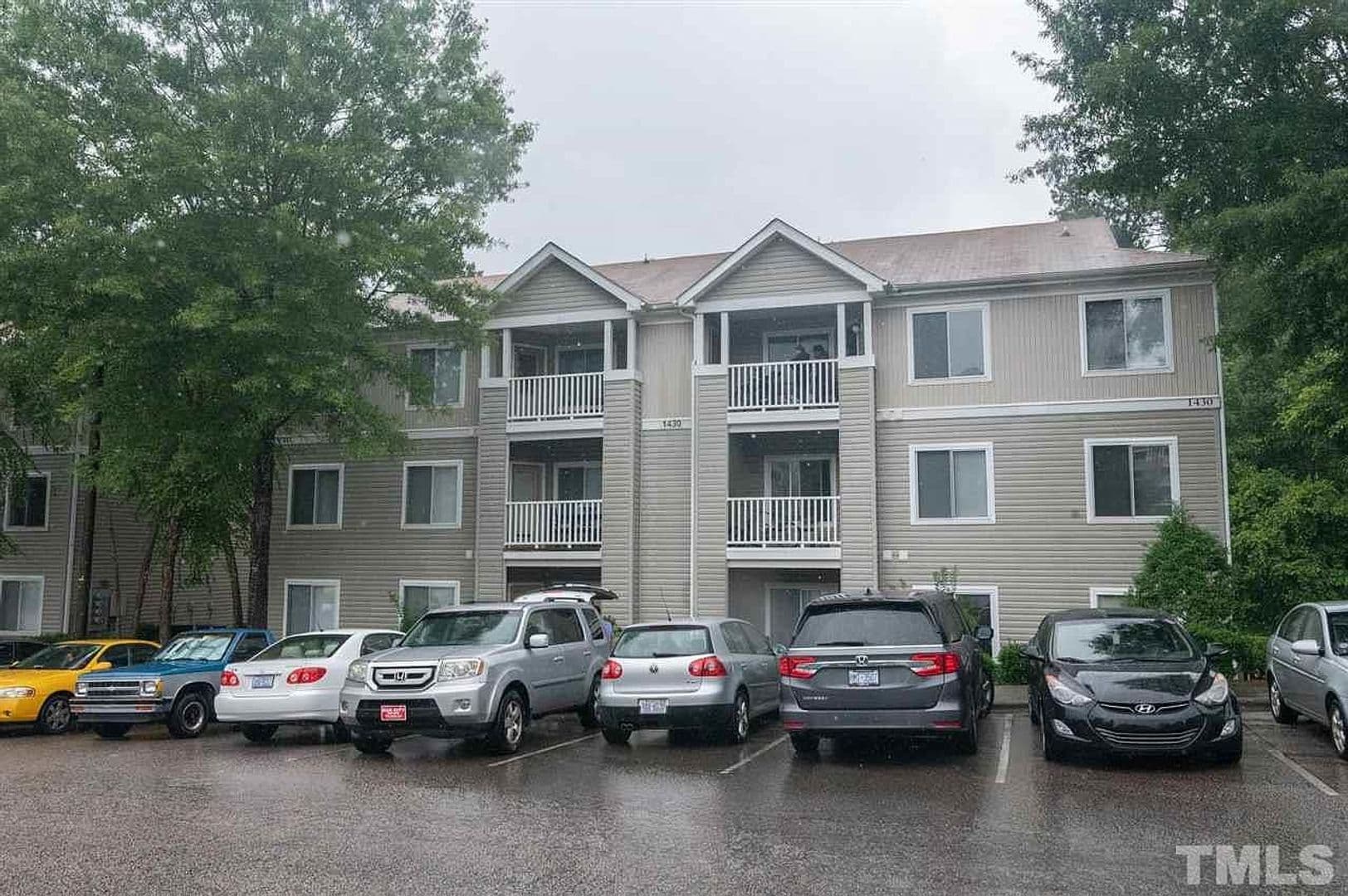 Raleigh House: 1430 #301 Collegiate Cir