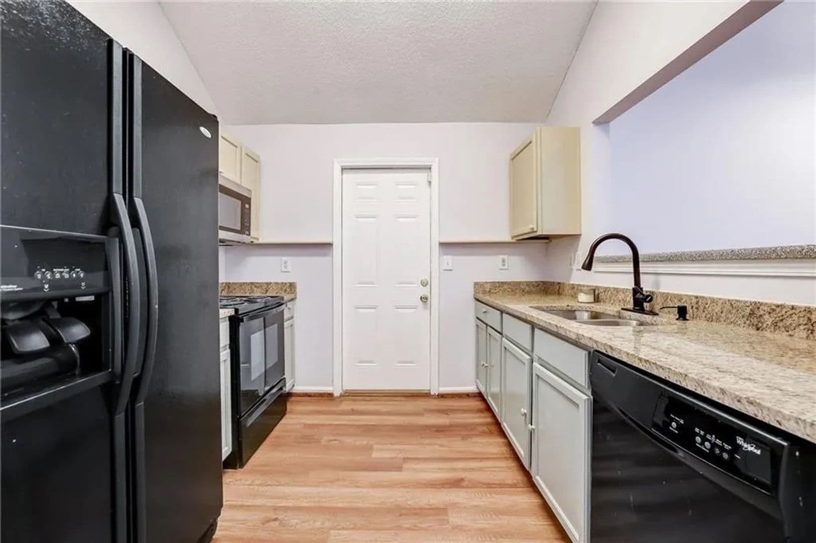 Union City House: 3865 Cypress Pointe Dr