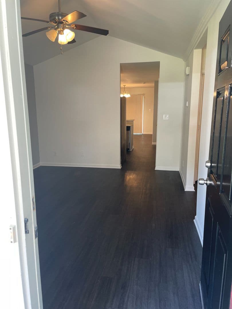 Charlotte House: 913 Tennyson Dr