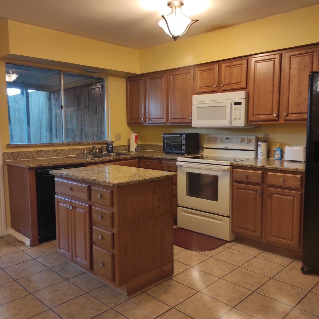 Dallas House: 11824 Leisure Dr