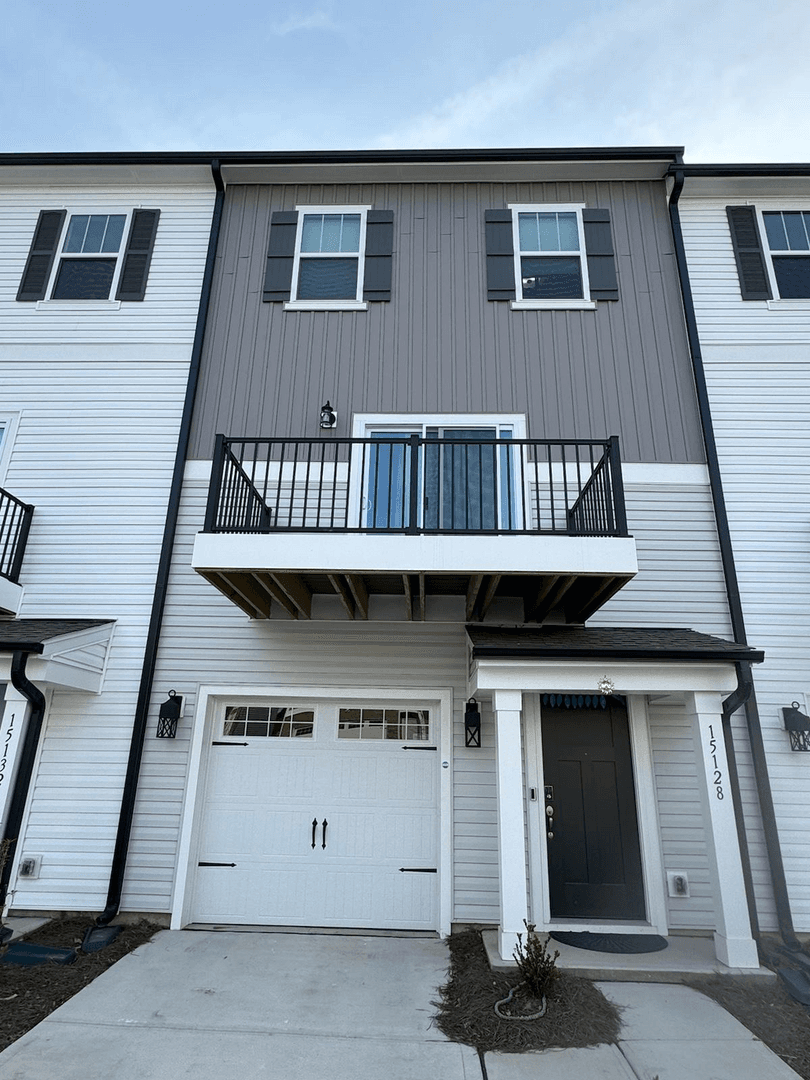 Charlotte House: 15128 Scoter St