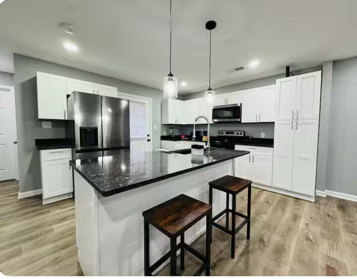 Riverdale House: 500 Denham St