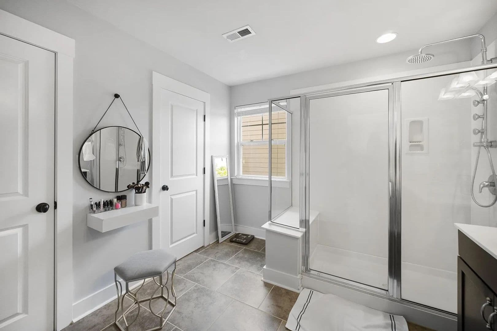 Charlotte House: 2435 Double Oaks Rd