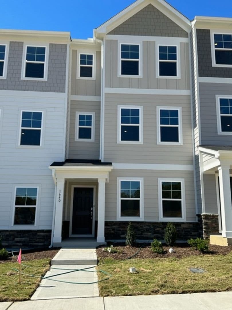 Apex House: 1642 Kipp Ln