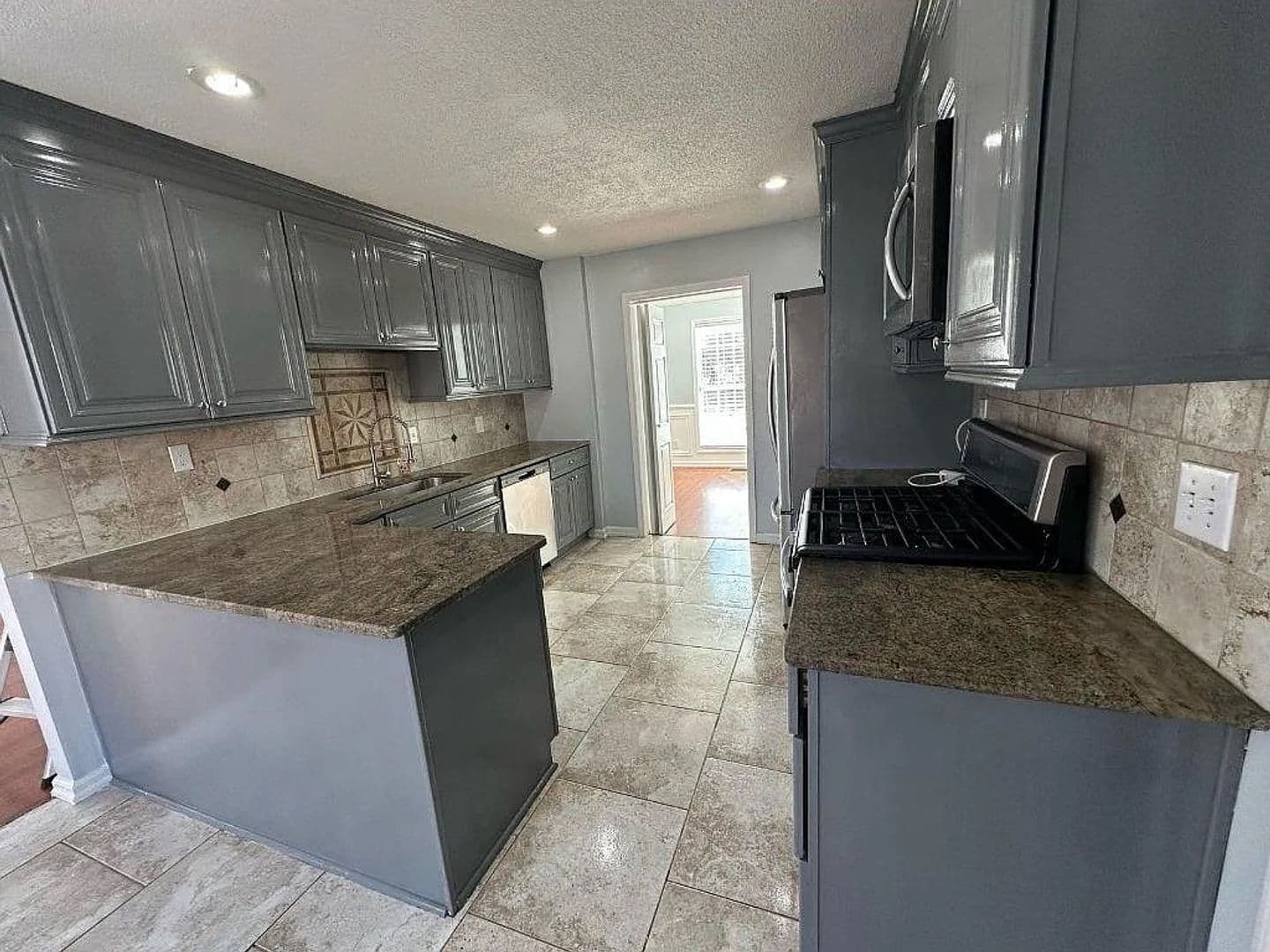 Grayson House: 1261 Lakeview Rd