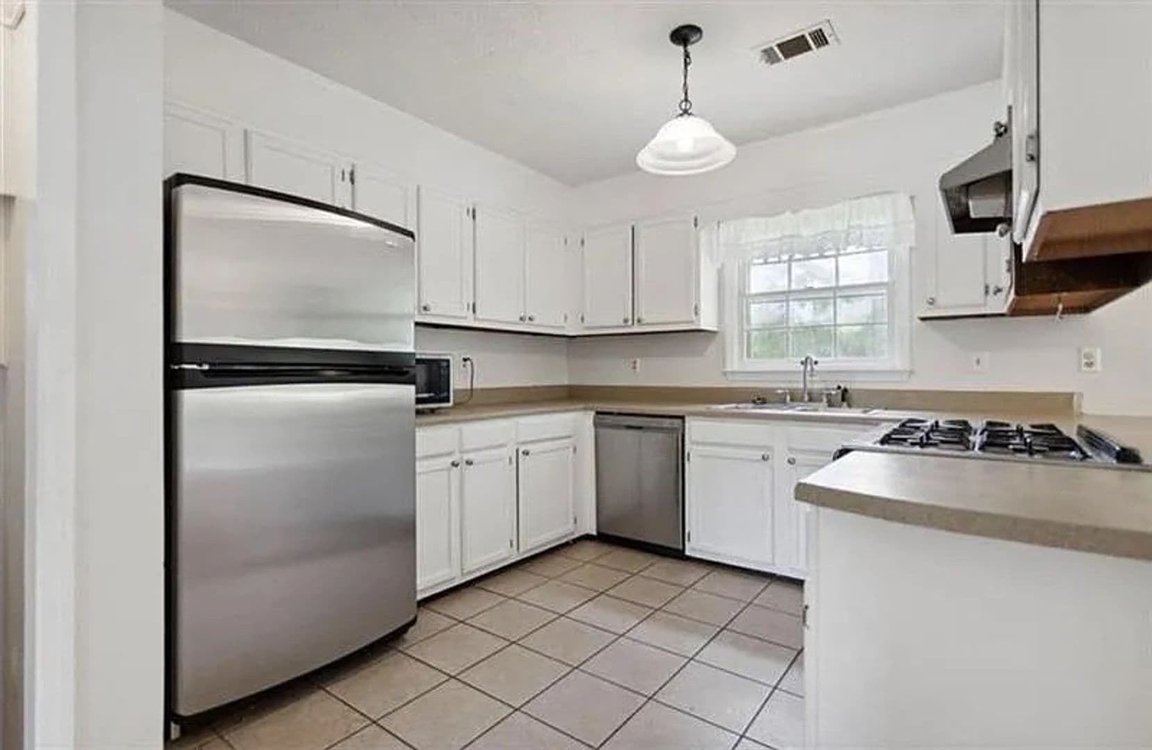 Snellville House: 3081 Brooks Dr