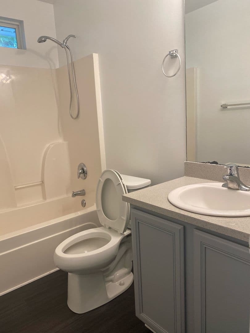 Charlotte House: 913 Tennyson Dr