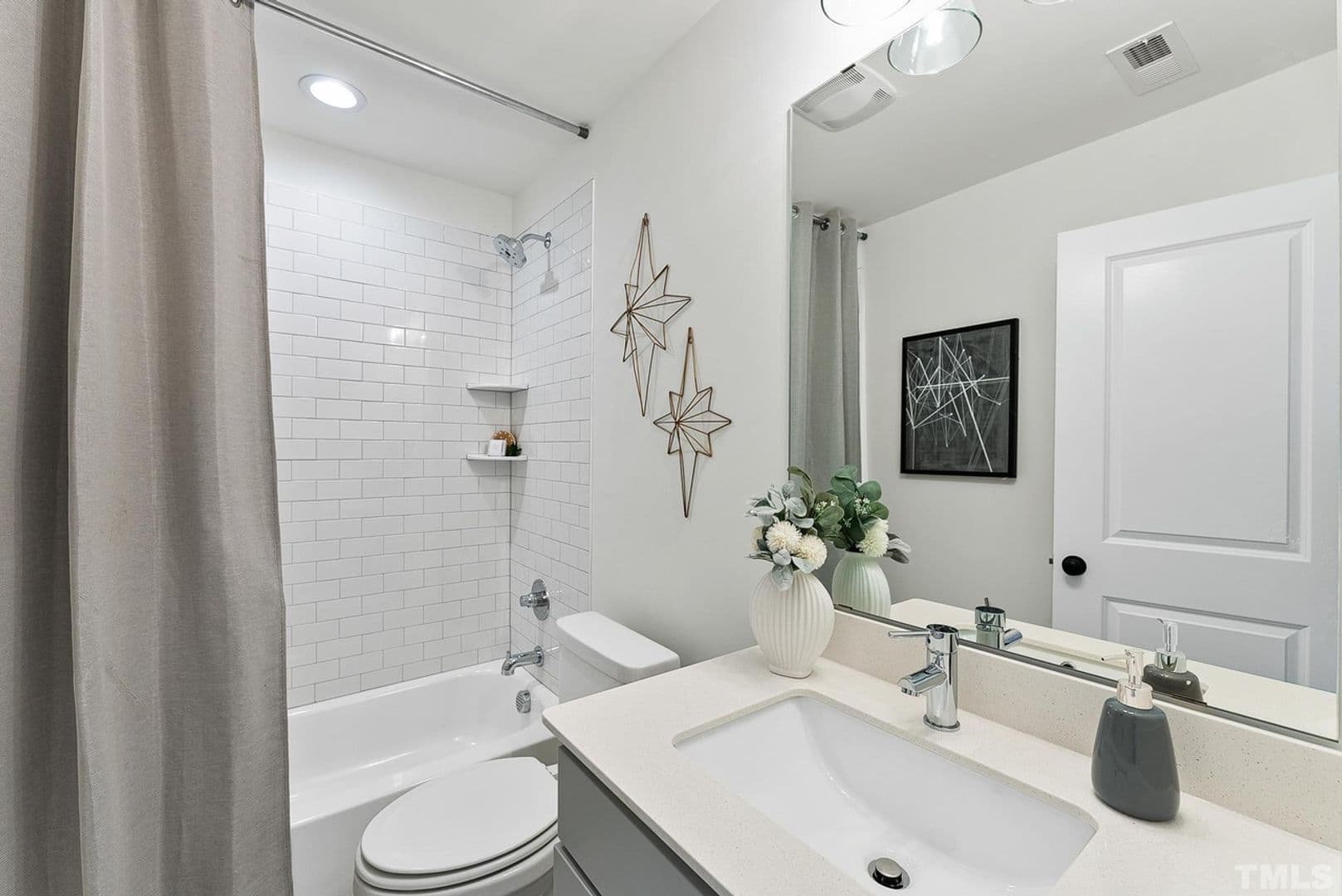 Raleigh House: 8611 Brushfoot Wy