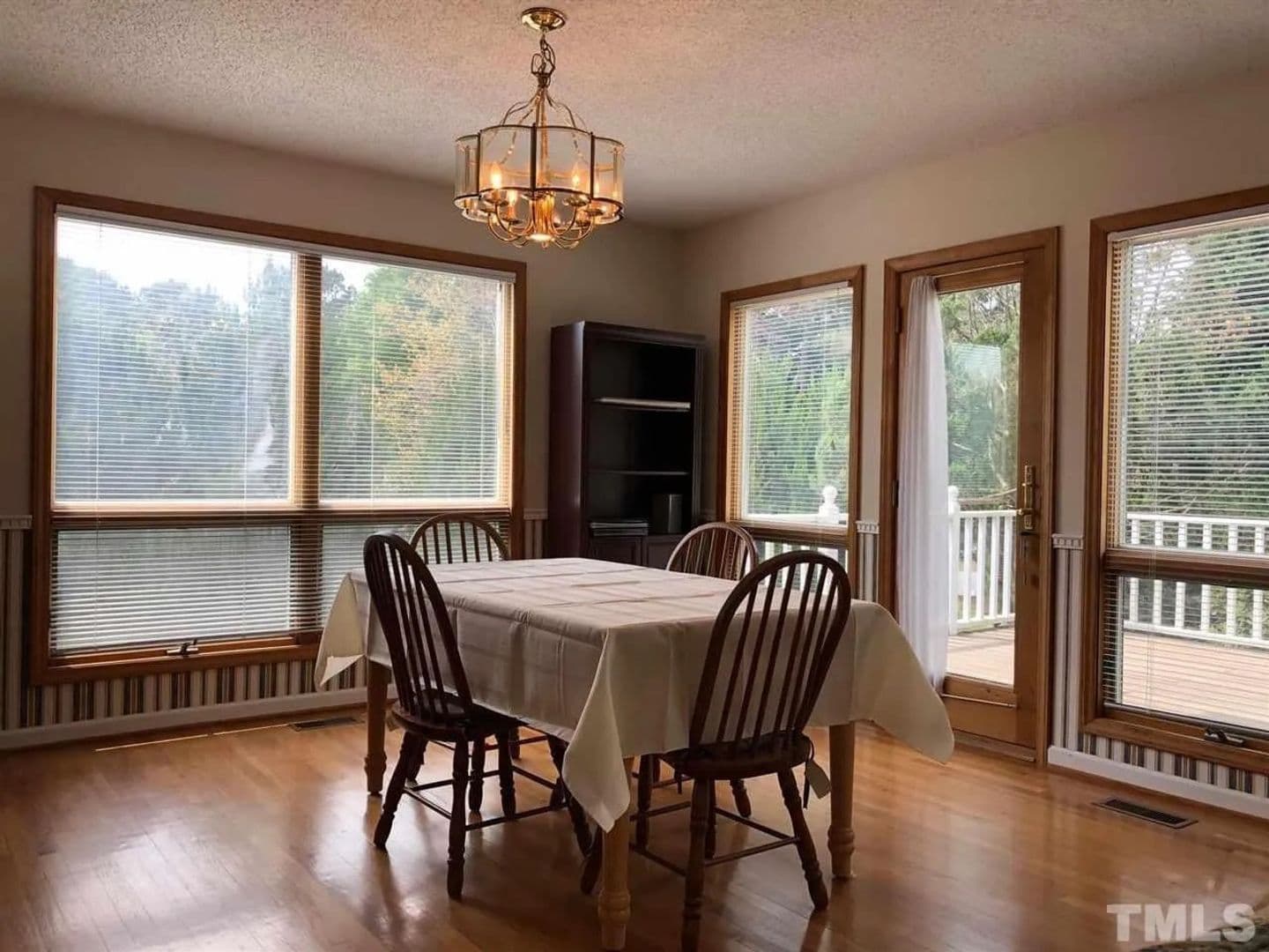 Apex House: 1010 Kingsway Dr