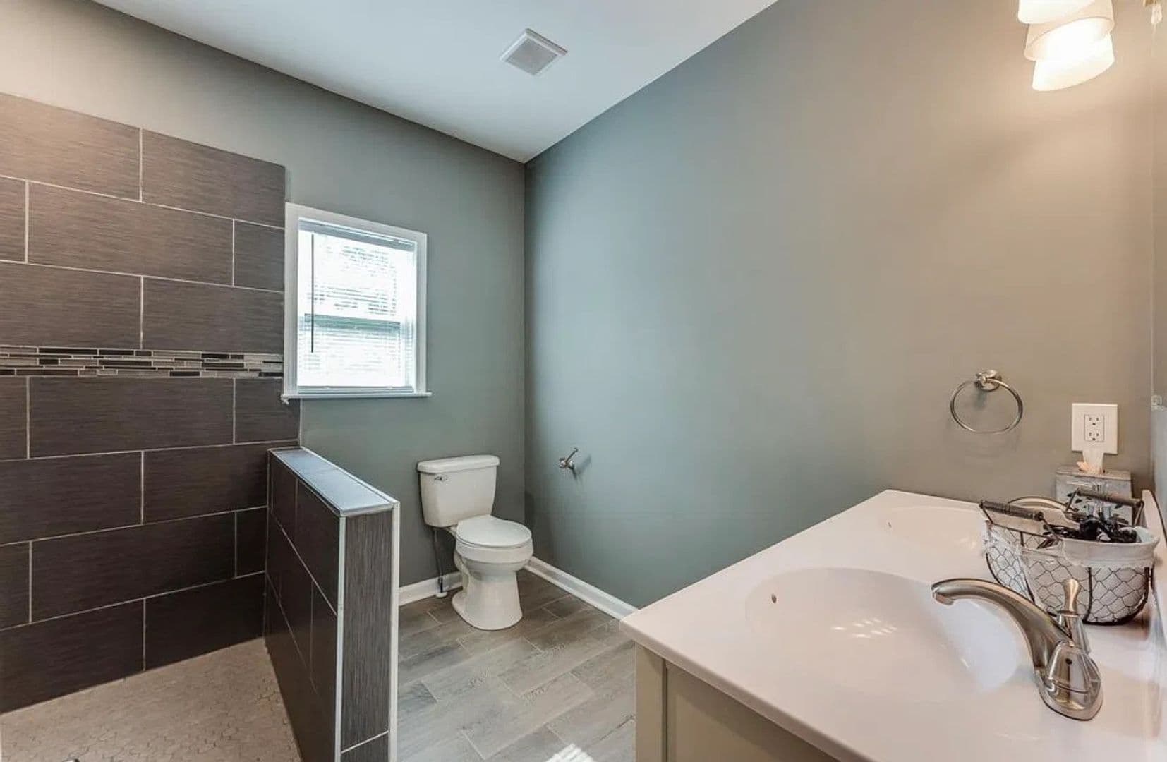 Atlanta House: 867 Spencer St NW