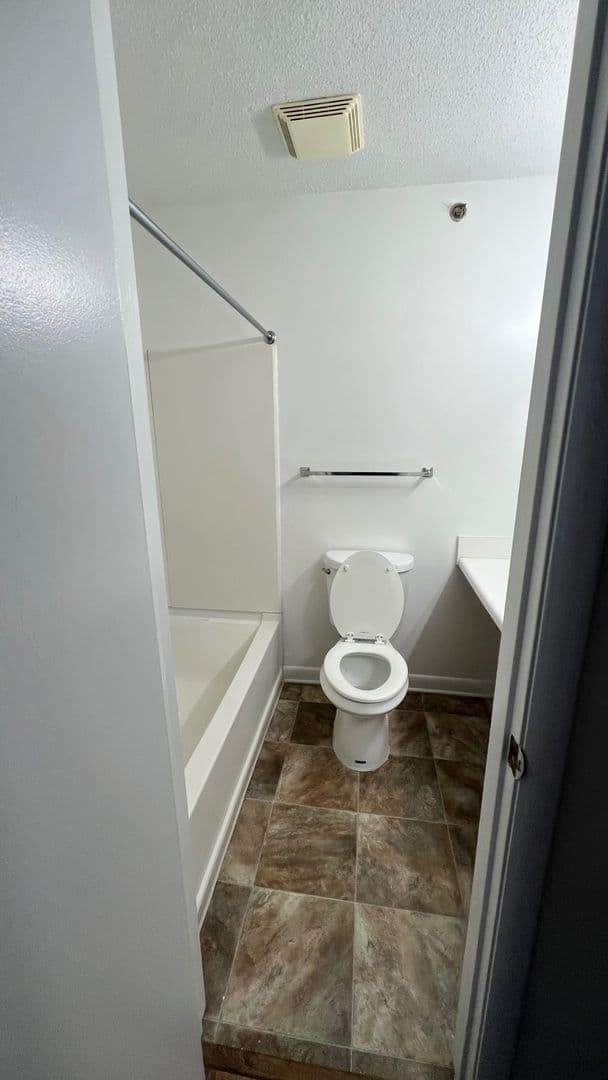 Raleigh House: 1411 Collegiate Cir