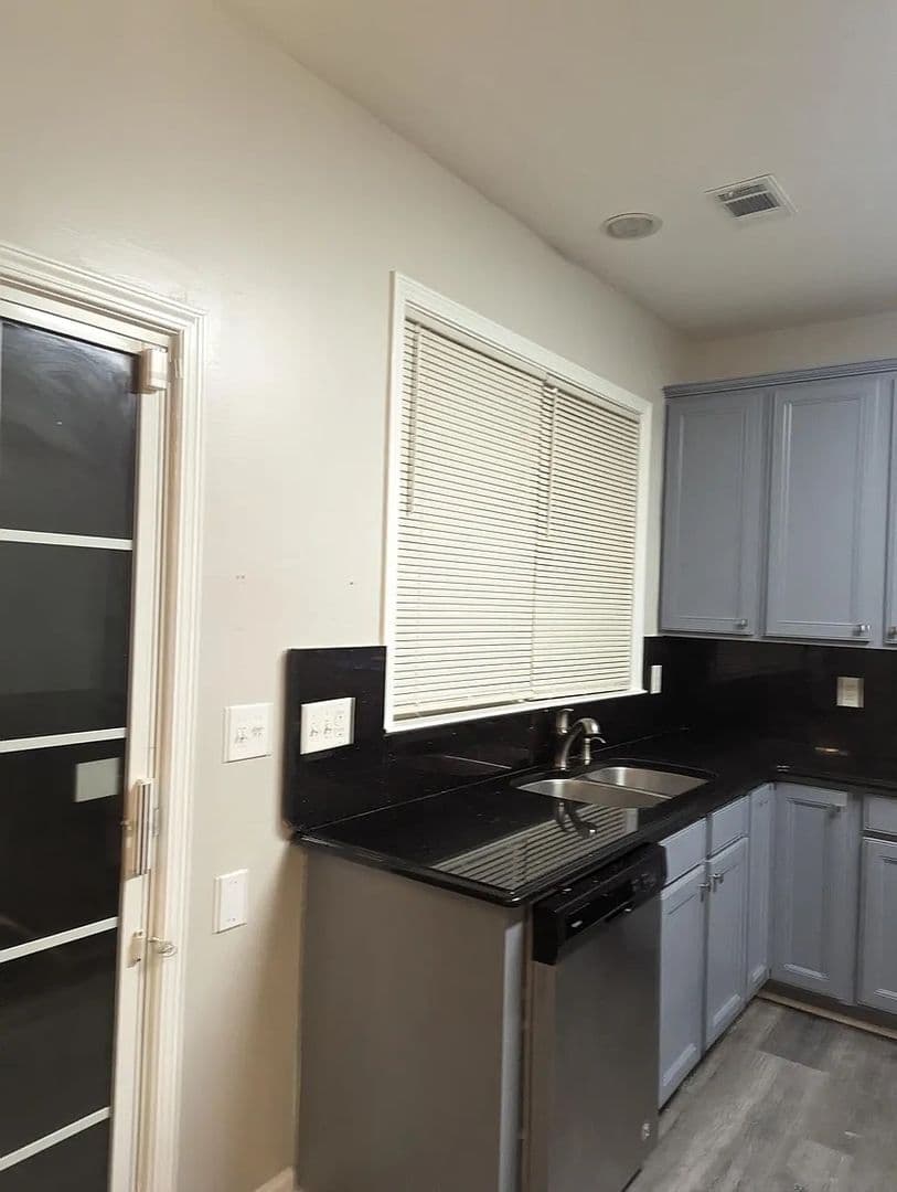 Duluth House: 1925 Kyrle Wy NW