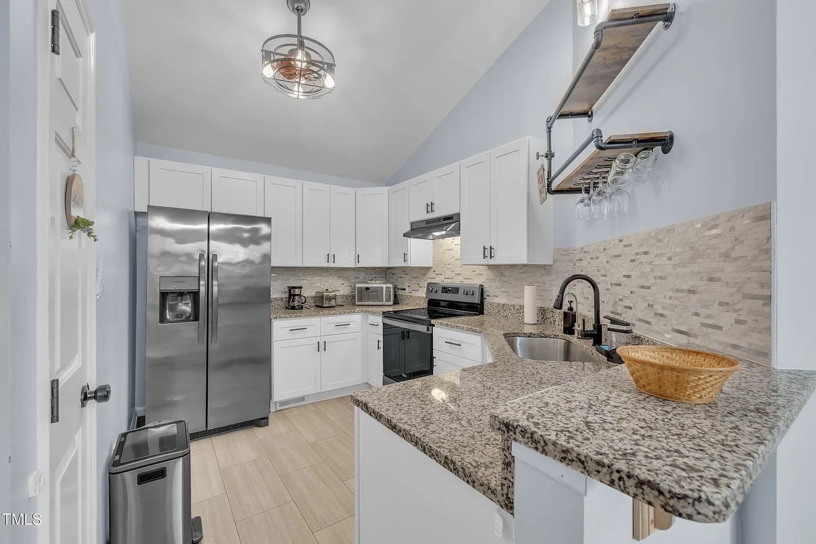 Raleigh House: 105 Tall Rock Ct