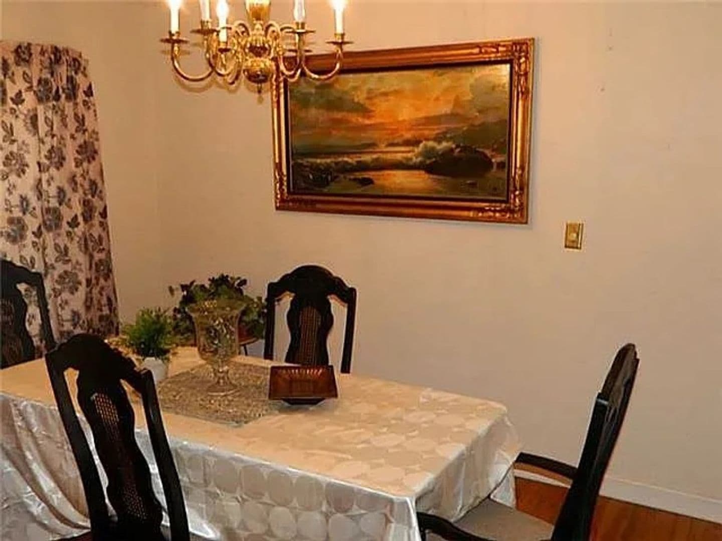 Villa Rica House: 14461 Veterans Memorial Highway