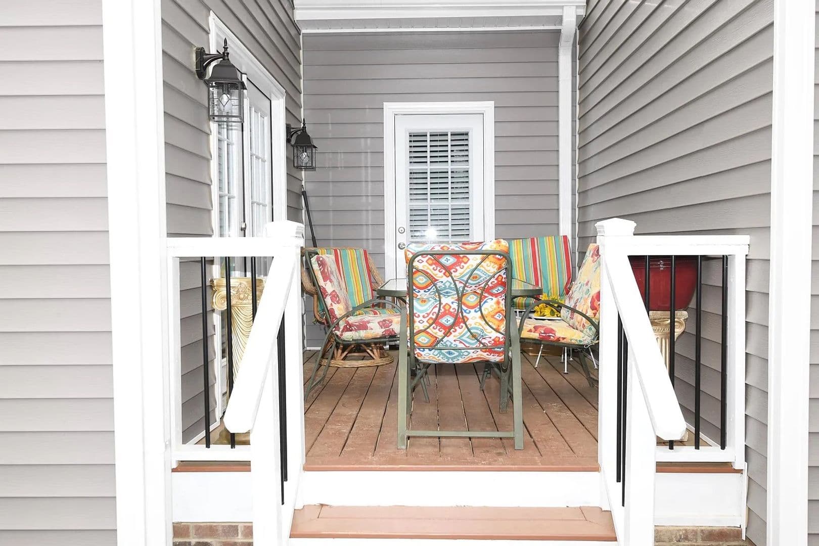 Raleigh House: 1108 S Person St