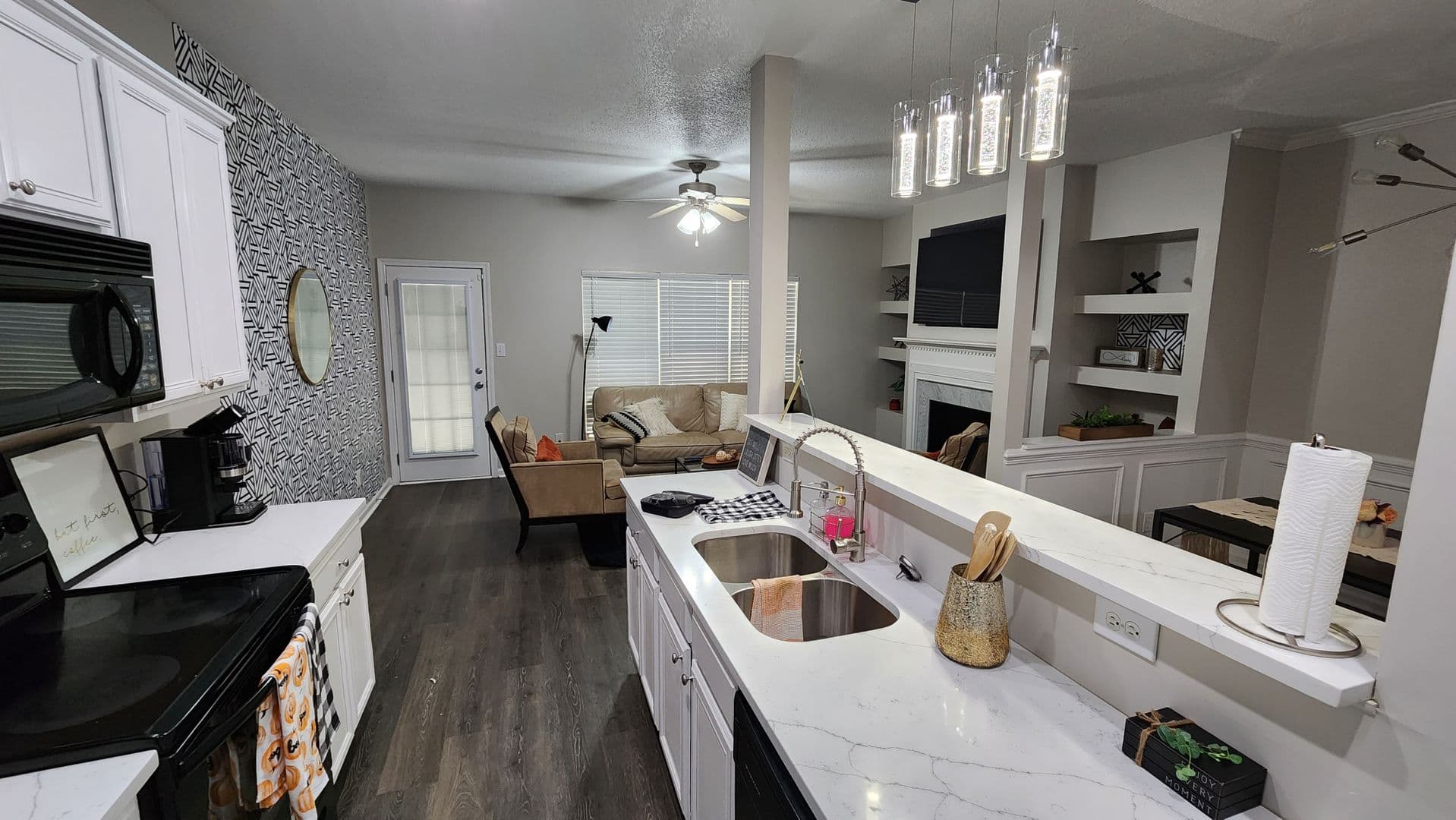 College Park House: 4850 W Park Cir