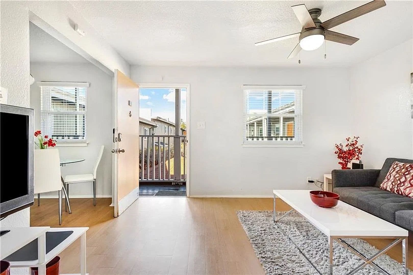 Austin House: 2401 Manor Rd