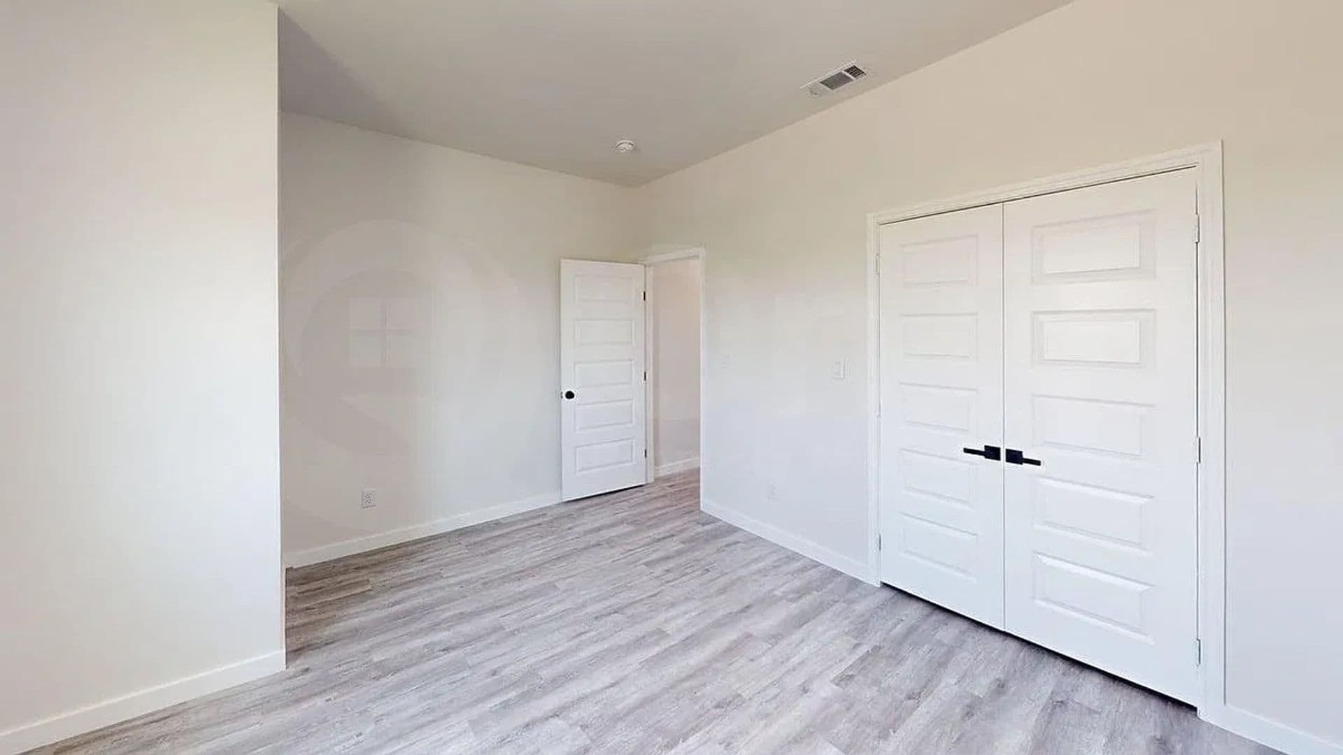 Dallas House: 6702 S Lancaster Rd