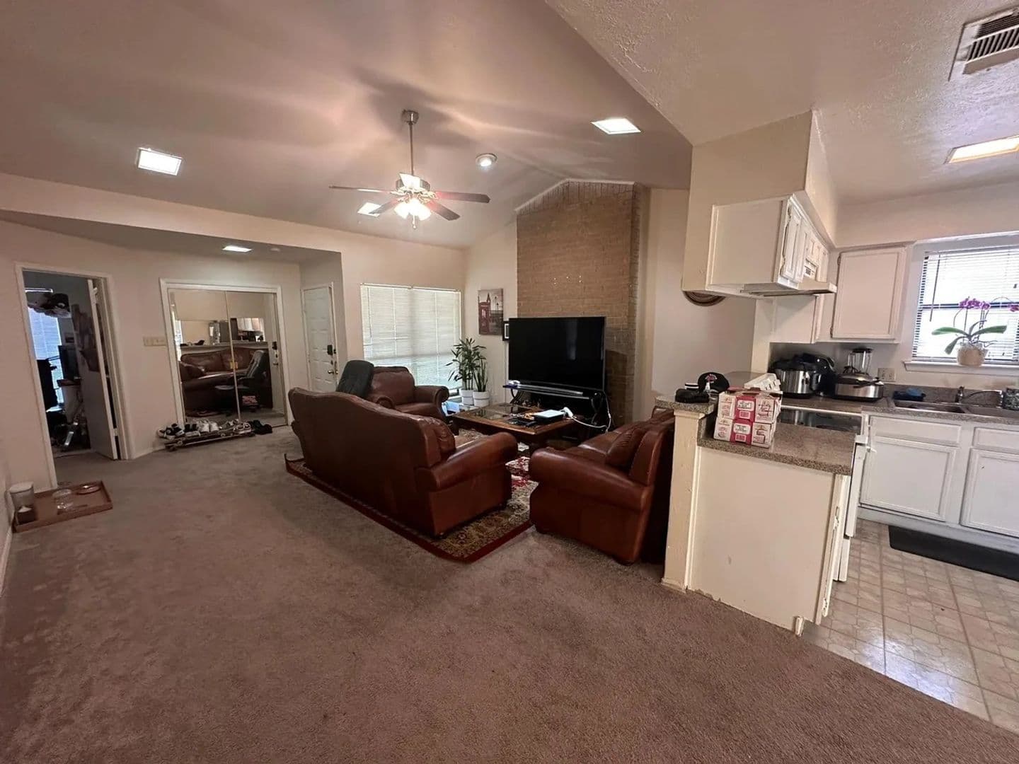 Garland House: 2026 Santa Anna Dr