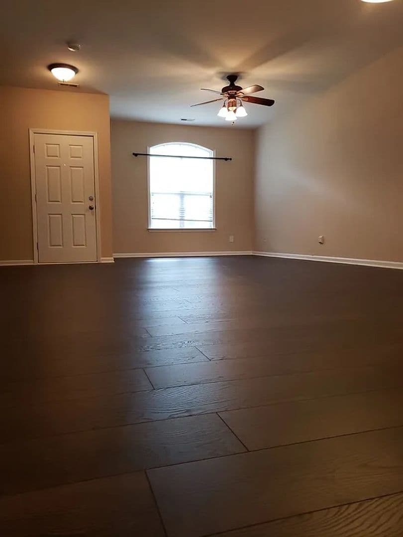 Charlotte House: 10318 McGoogan Ln