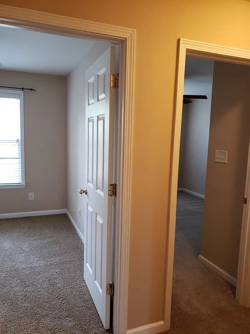 Charlotte House: 10318 McGoogan Ln