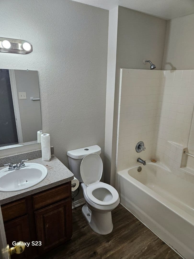 Fort Worth House: 1702 Stalcup Rd