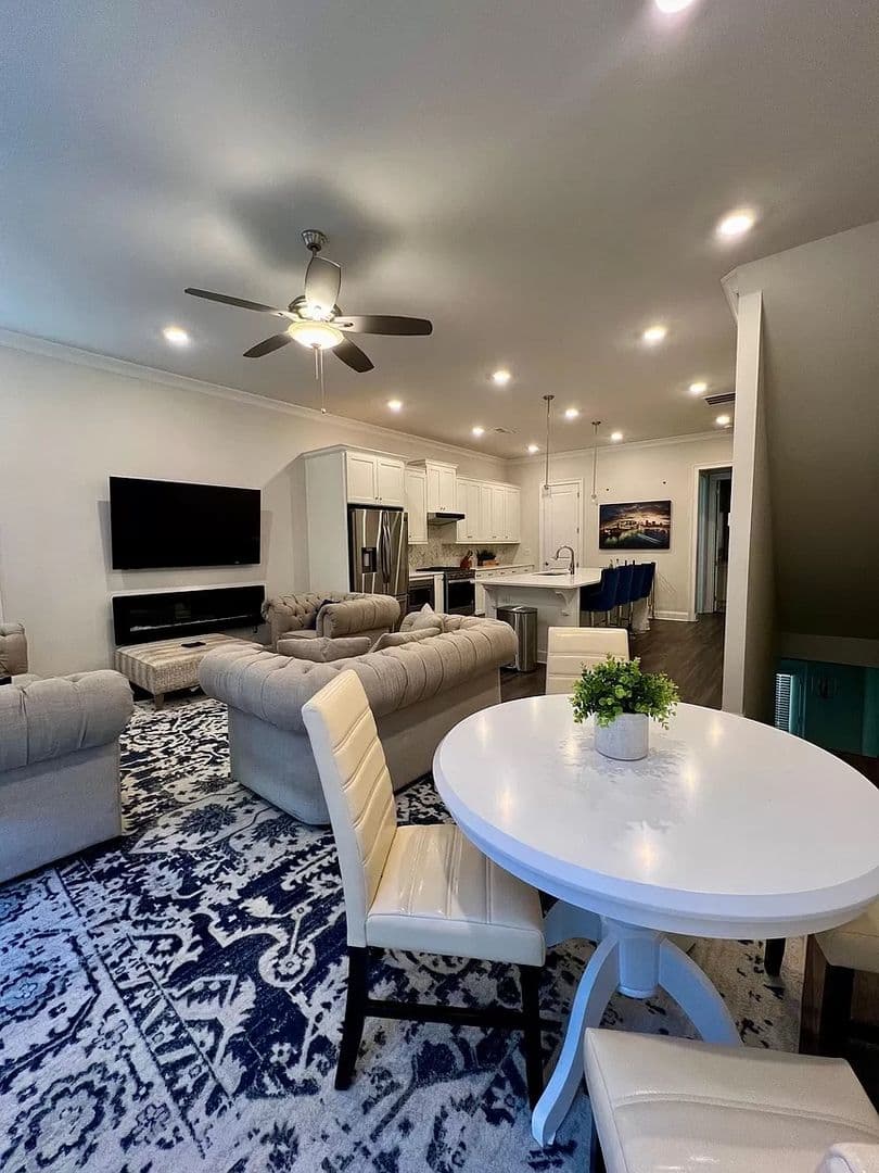 Atlanta House: 1825 La Dawn Ln NW