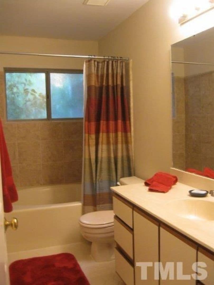 Raleigh House: 6111 Sunpointe Dr