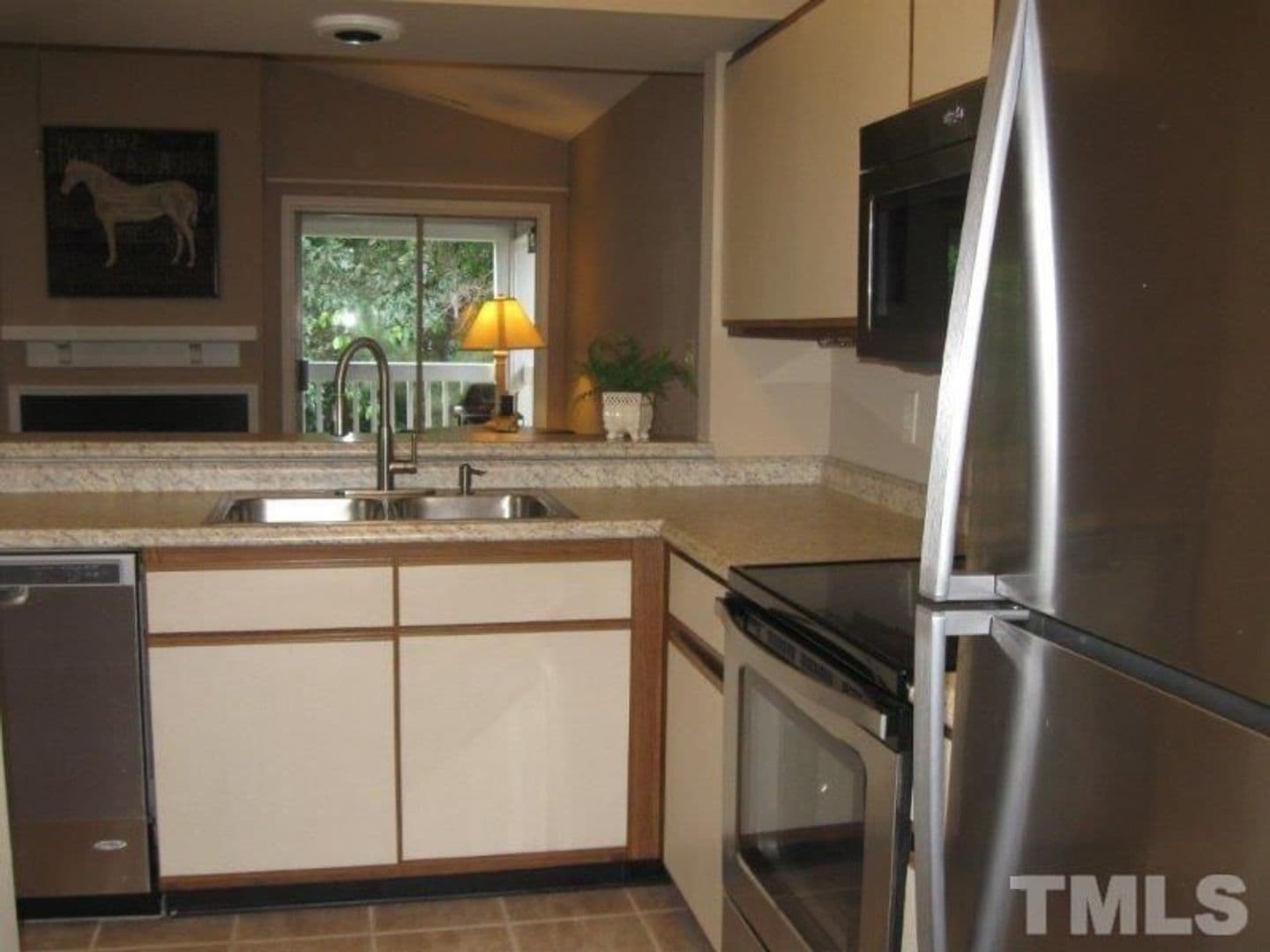 Raleigh House: 6111 Sunpointe Dr