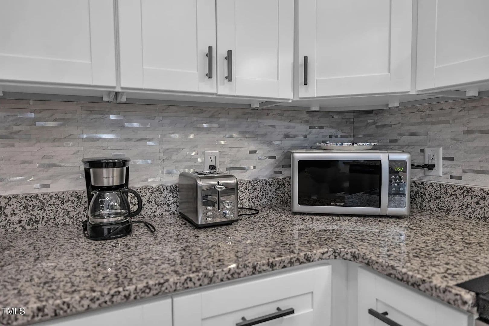 Raleigh House: 105 Tall Rock Ct