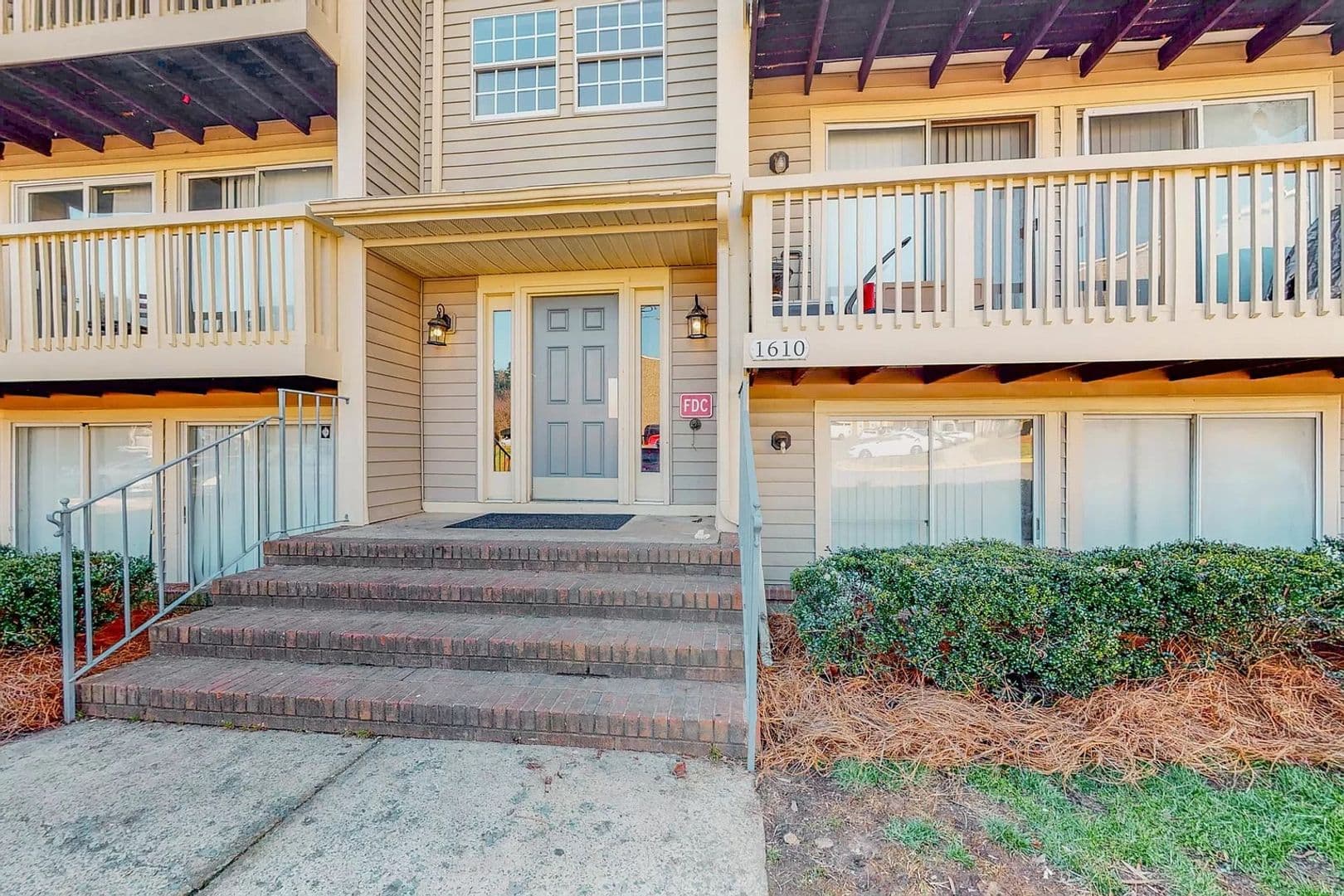 Charlotte House: 1610 #B Arlyn Cir