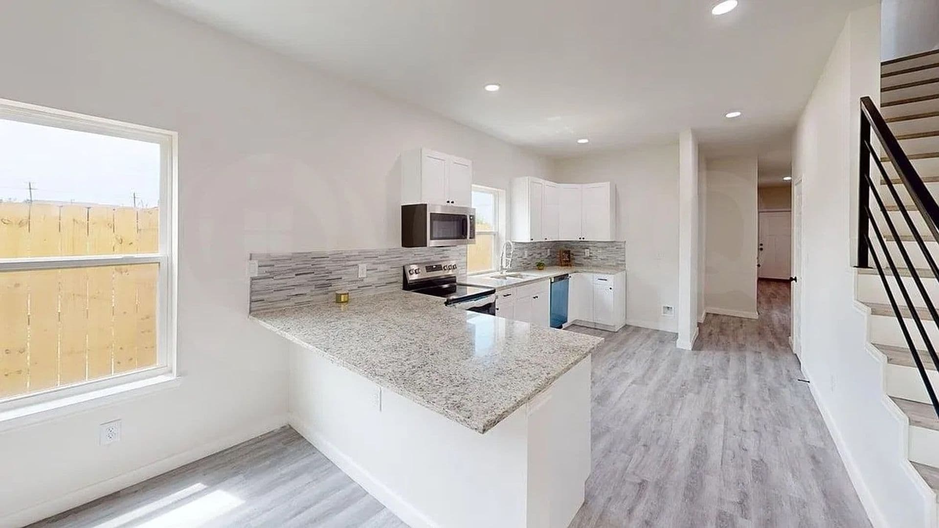 Dallas House: 6702 S Lancaster Rd