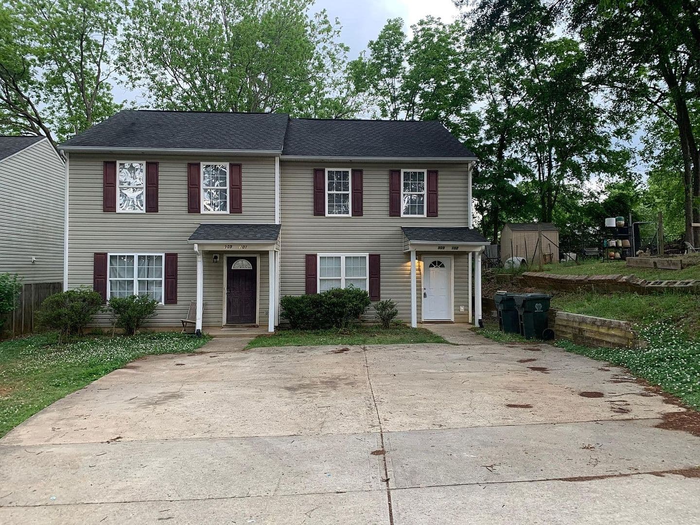 Raleigh House: 909 Bragg St