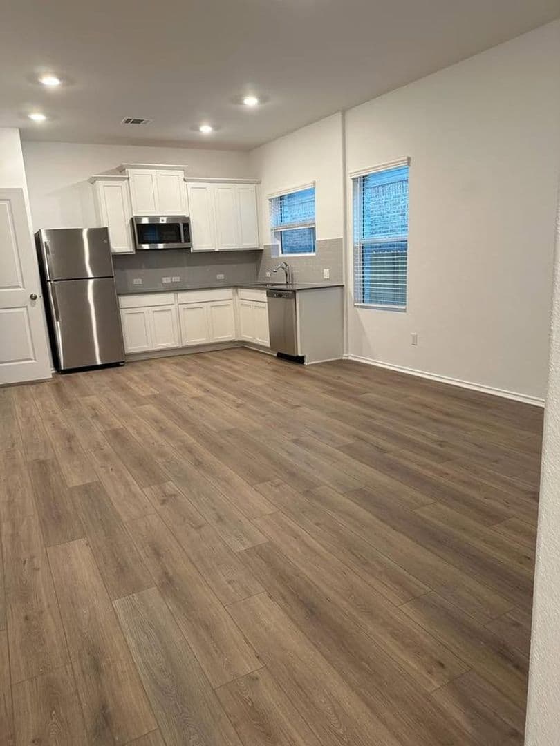 Leander House: 1713 Catahoula Dr
