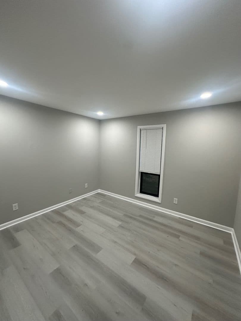 Atlanta House: 9400 Roberts Dr
