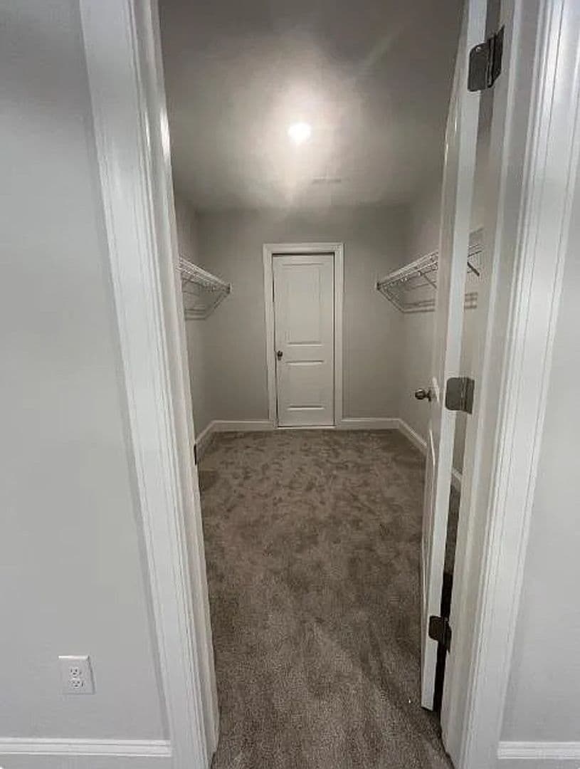 Apex House: 330 Old Grove Ln