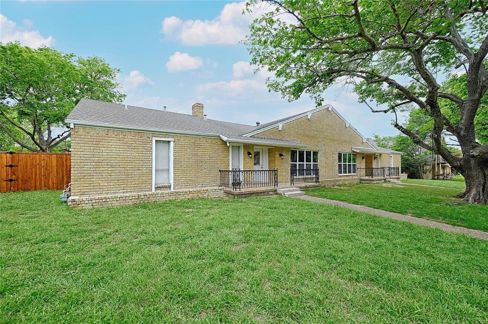 Richardson House: 2639 Forest Grove Dr