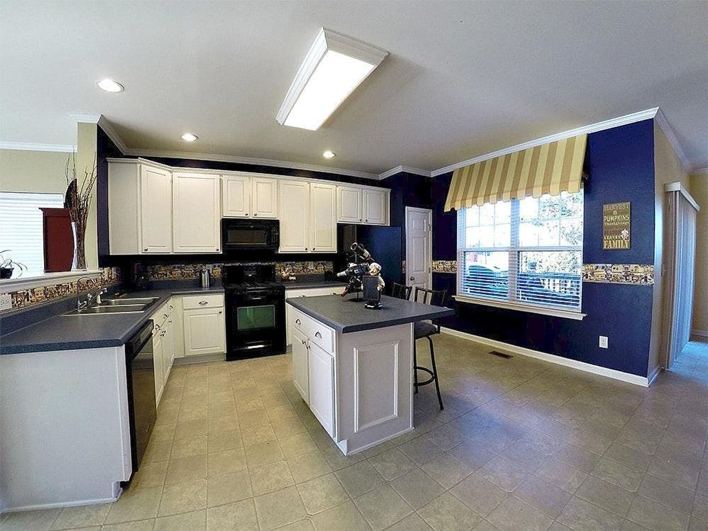 Apex House: 1511 Haywards Heath Ln