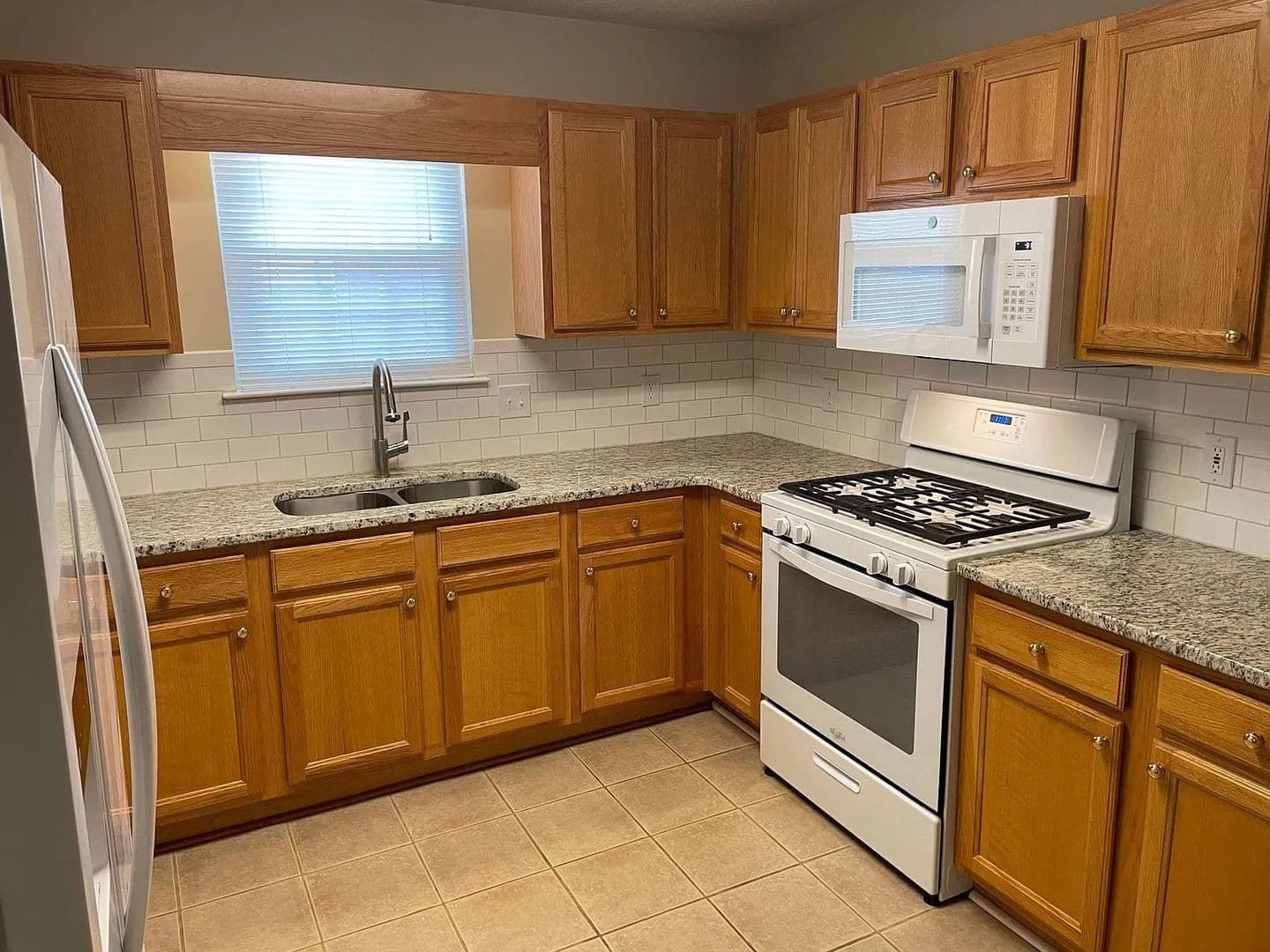 Cartersville House: 44 Pointe N Dr
