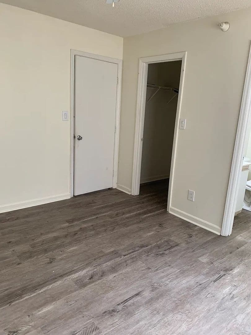 Raleigh House: 1120 Carlton Ave