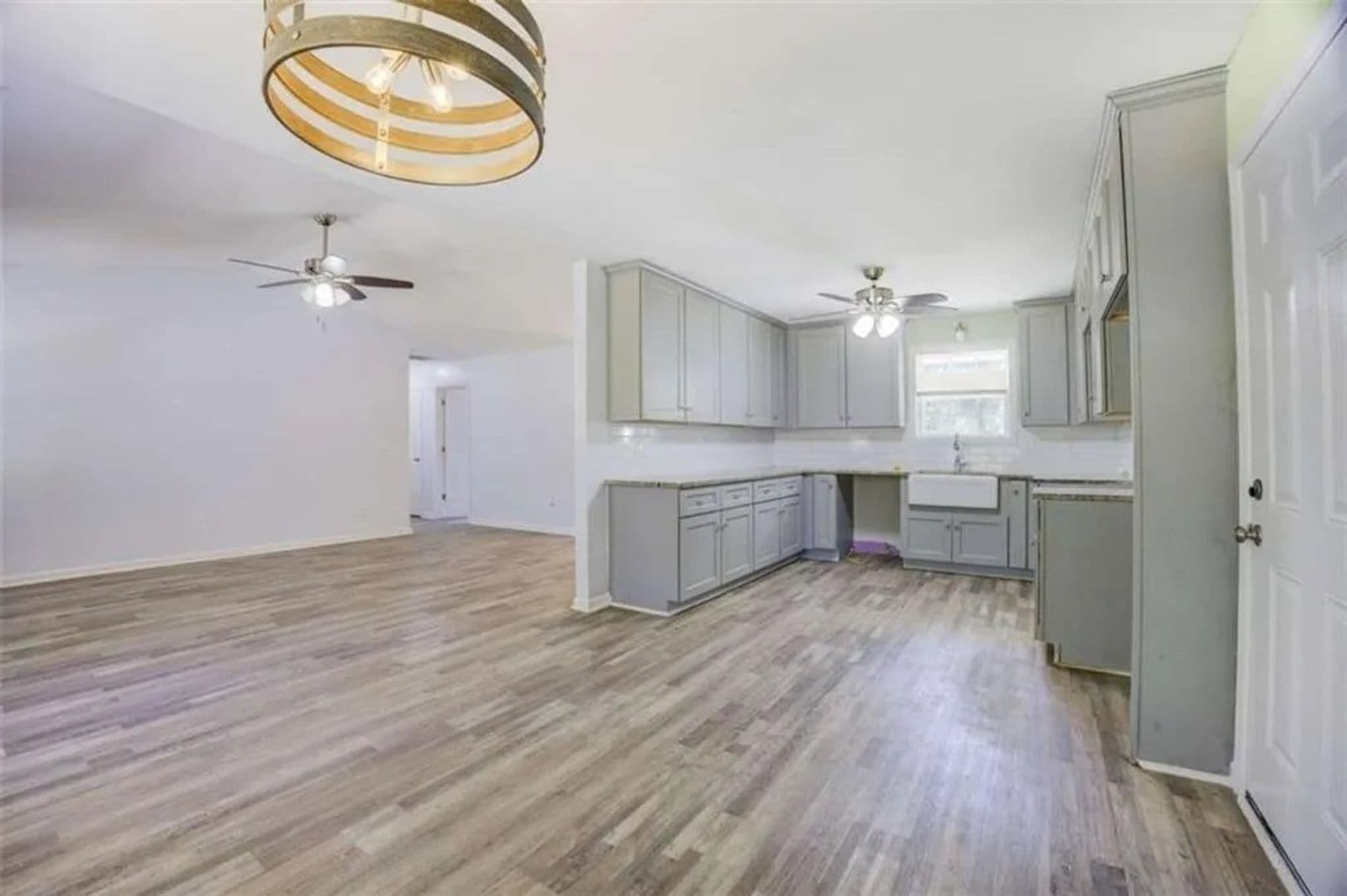 Covington House: 915 Navajo Trl