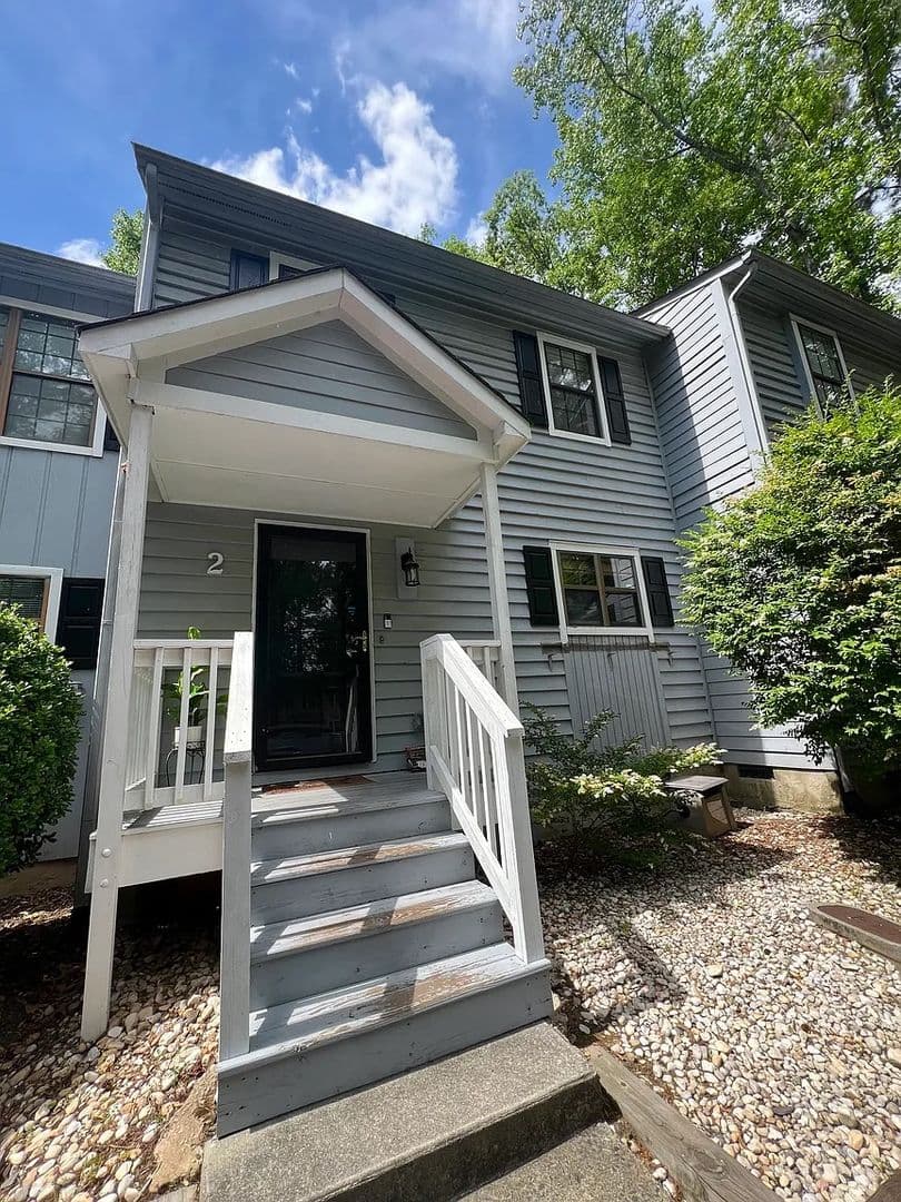 Durham House: 2 Willow Bridge Dr