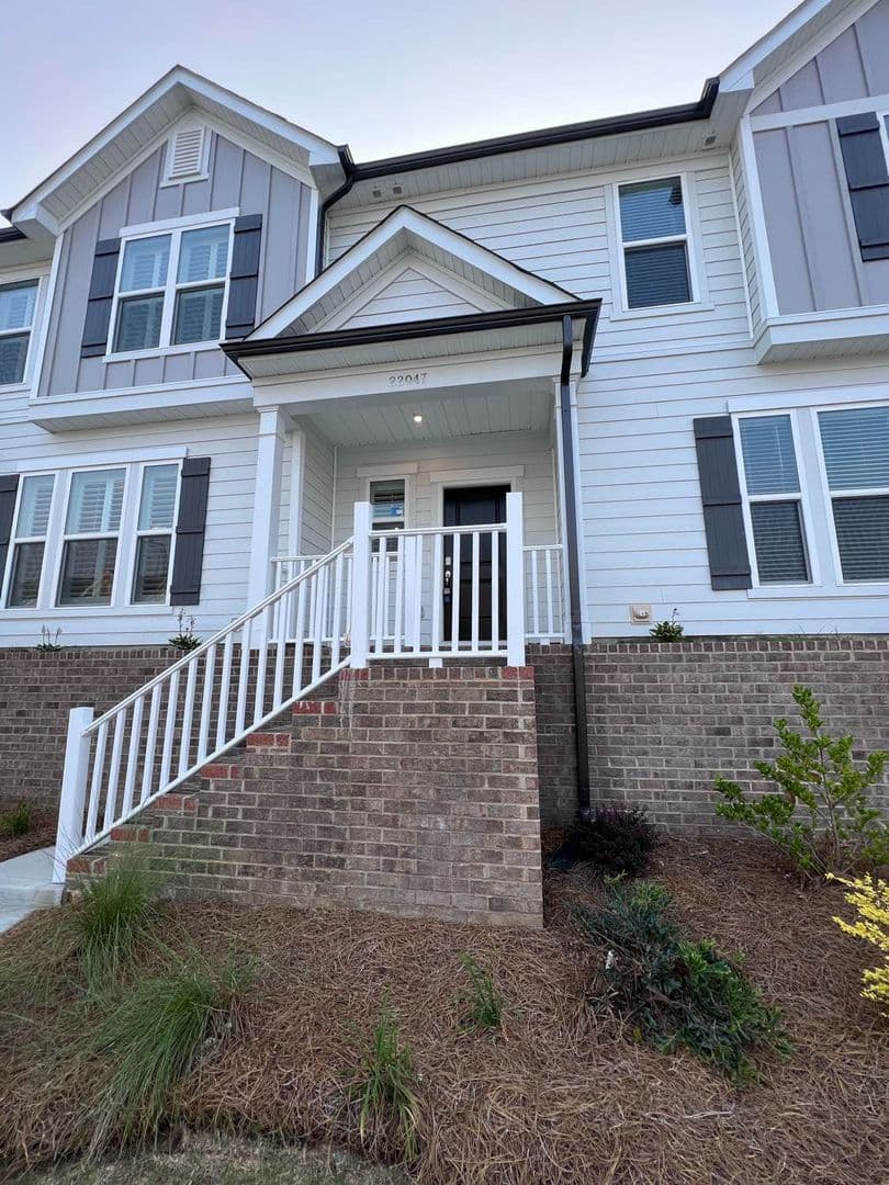 Charlotte House: 22047 Lani Dr