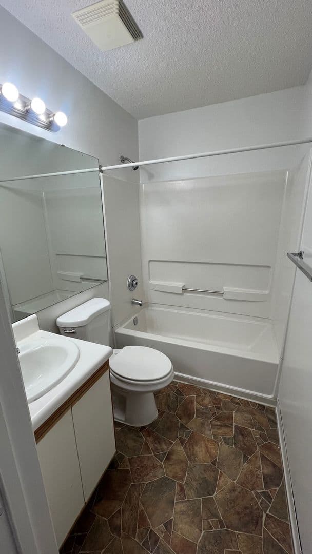 Raleigh House: 1411 Collegiate Cir