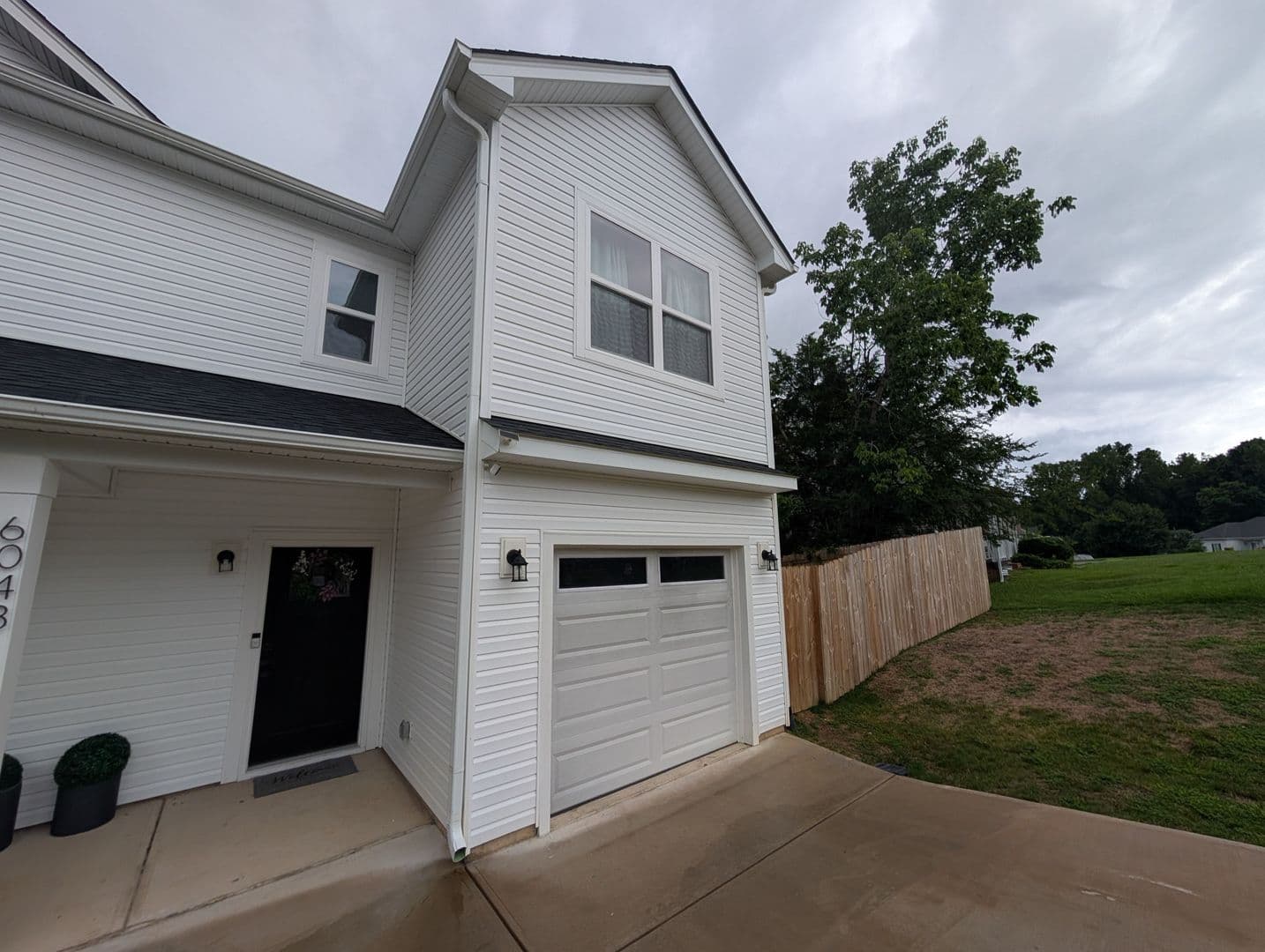 Charlotte House: 6043 Sullins Rd